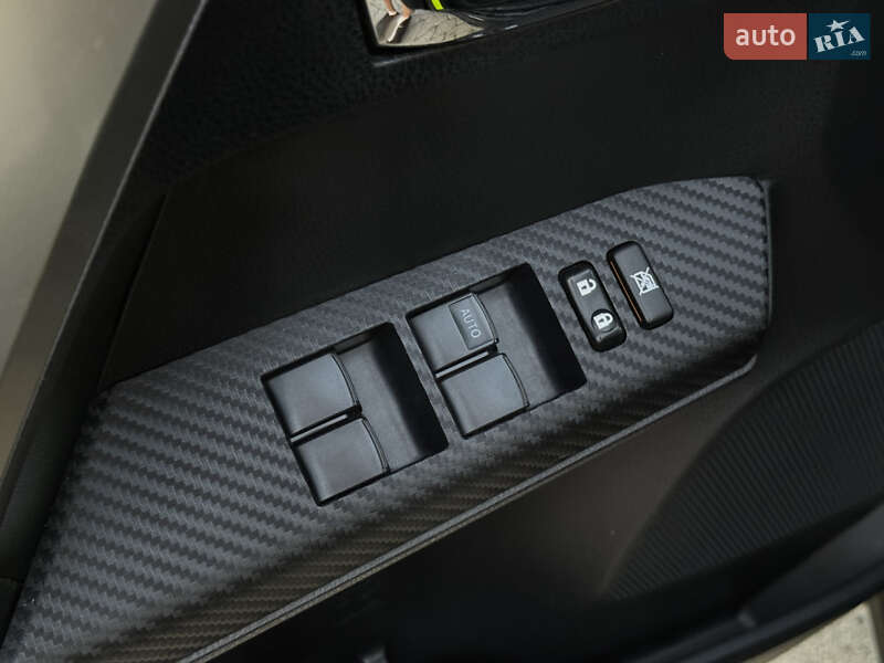 Внедорожник / Кроссовер Toyota RAV4 2015 в Радивилове