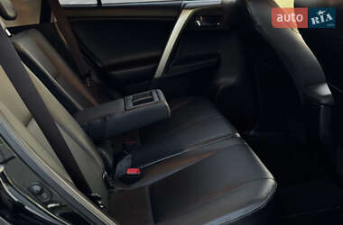 Внедорожник / Кроссовер Toyota RAV4 2015 в 