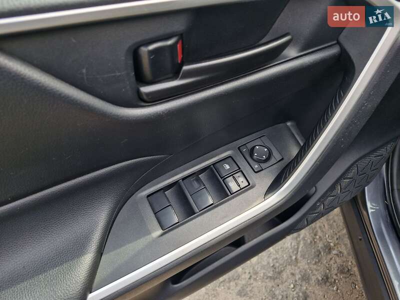 Позашляховик / Кросовер Toyota RAV4 2019 в Миколаєві