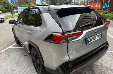 Внедорожник / Кроссовер Toyota RAV4 2020 в 