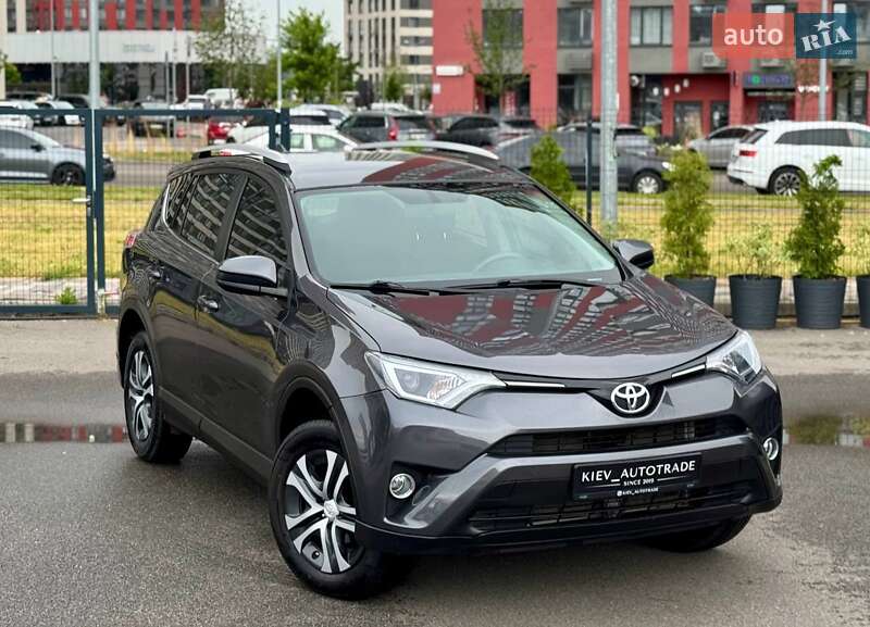 Позашляховик / Кросовер Toyota RAV4 2016 в Києві