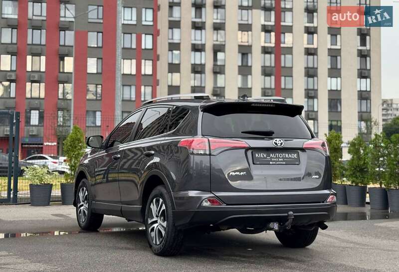 Позашляховик / Кросовер Toyota RAV4 2016 в Києві