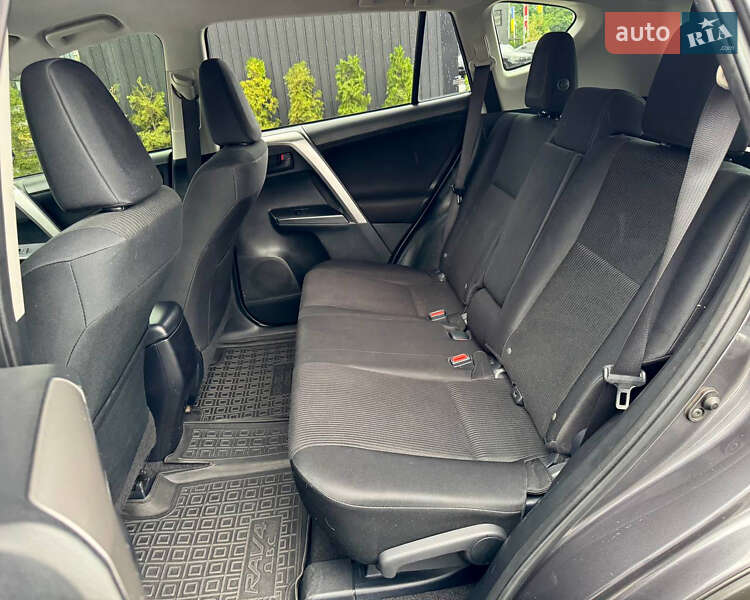 Позашляховик / Кросовер Toyota RAV4 2016 в Києві