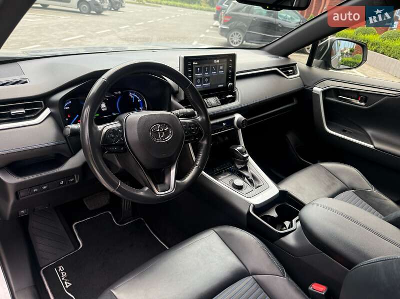 Позашляховик / Кросовер Toyota RAV4 2020 в Ірпені