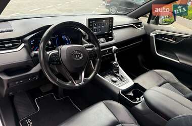 Внедорожник / Кроссовер Toyota RAV4 2020 в 