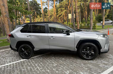 Внедорожник / Кроссовер Toyota RAV4 2020 в 