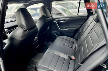Внедорожник / Кроссовер Toyota RAV4 2023 в 