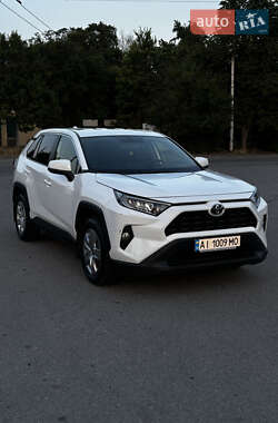 Внедорожник / Кроссовер Toyota RAV4 2019 в 