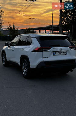 Внедорожник / Кроссовер Toyota RAV4 2019 в 