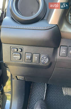 Внедорожник / Кроссовер Toyota RAV4 2014 в 