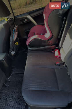 Внедорожник / Кроссовер Toyota RAV4 2014 в 