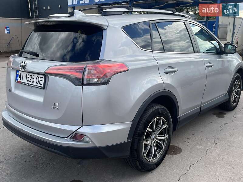 Внедорожник / Кроссовер Toyota RAV4 2016 в Буске