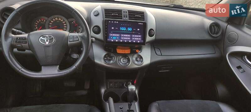 Позашляховик / Кросовер Toyota RAV4 2010 в Тернополі