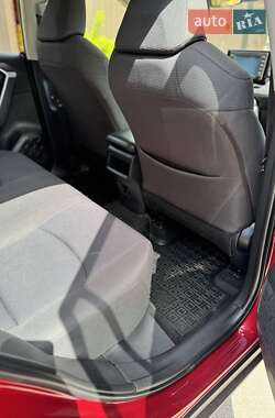 Внедорожник / Кроссовер Toyota RAV4 2018 в 