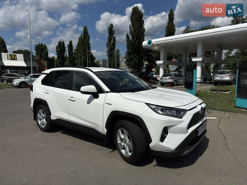 Внедорожник / Кроссовер Toyota RAV4 2021 в Киеве