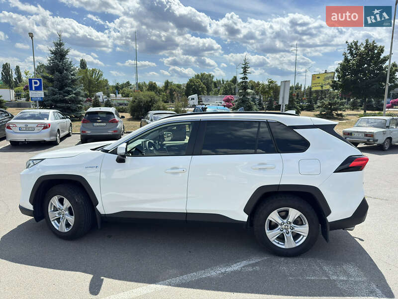 Внедорожник / Кроссовер Toyota RAV4 2021 в Киеве