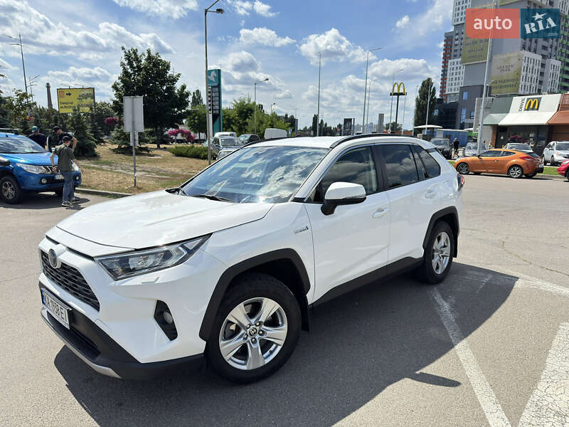 Внедорожник / Кроссовер Toyota RAV4 2021 в Киеве