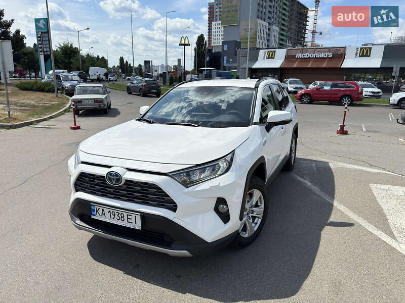 Внедорожник / Кроссовер Toyota RAV4 2021 в Киеве