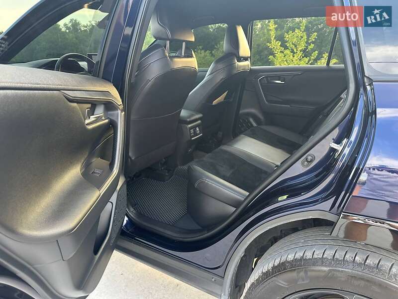 Внедорожник / Кроссовер Toyota RAV4 2023 в Павлограде