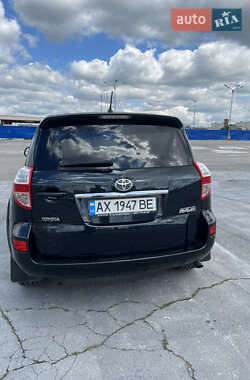 Внедорожник / Кроссовер Toyota RAV4 2010 в 