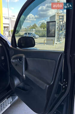 Внедорожник / Кроссовер Toyota RAV4 2010 в 