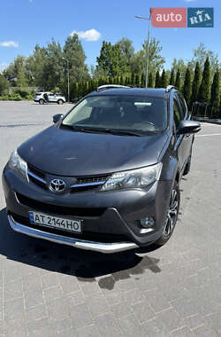 Внедорожник / Кроссовер Toyota RAV4 2015 в Надворной