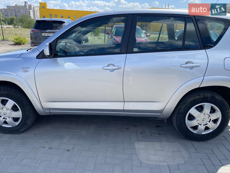 Внедорожник / Кроссовер Toyota RAV4 2006 в Запорожье