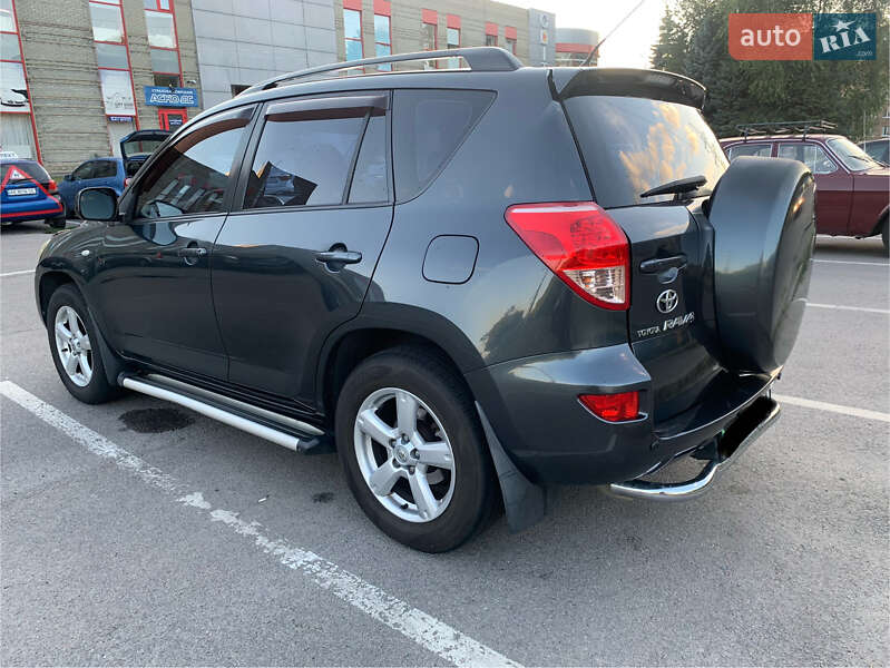 Внедорожник / Кроссовер Toyota RAV4 2006 в Днепре
