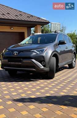 Позашляховик / Кросовер Toyota RAV4 2016 в Умані