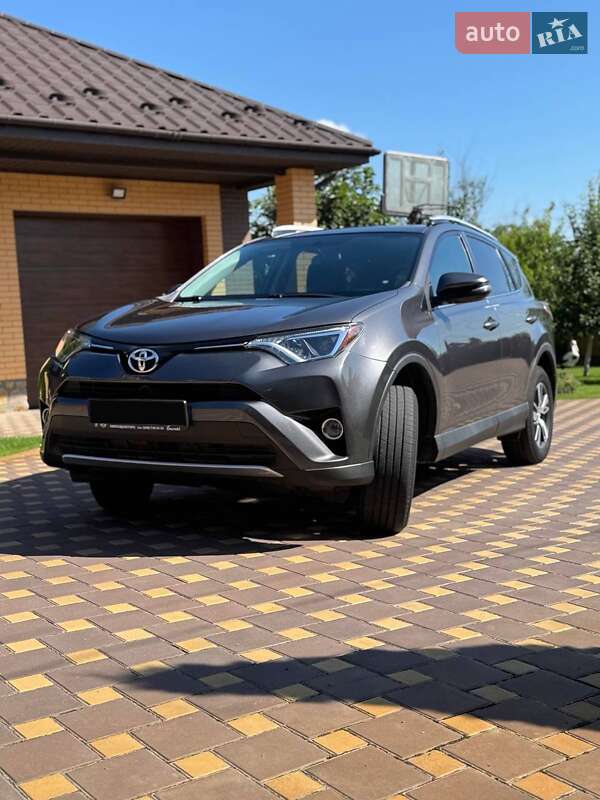 Внедорожник / Кроссовер Toyota RAV4 2016 в Умани