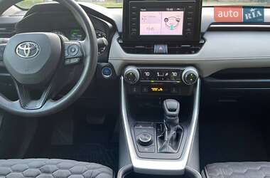 Внедорожник / Кроссовер Toyota RAV4 2019 в 