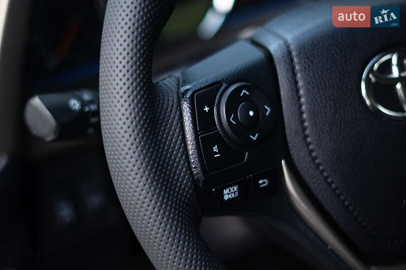 Внедорожник / Кроссовер Toyota RAV4 2015 в Киеве