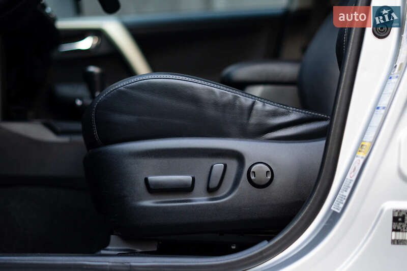 Внедорожник / Кроссовер Toyota RAV4 2015 в Киеве