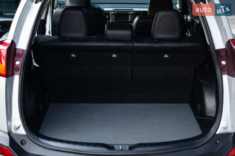 Внедорожник / Кроссовер Toyota RAV4 2015 в Киеве