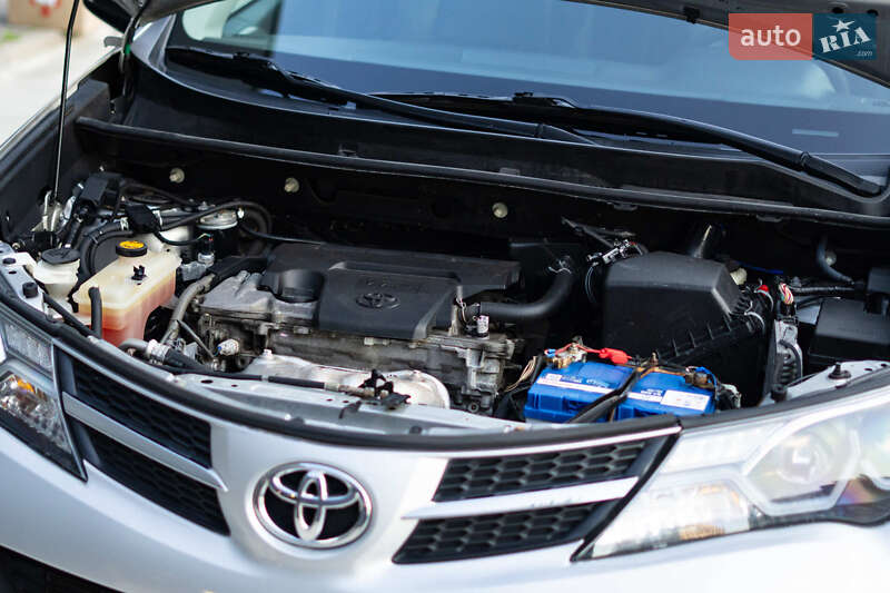 Внедорожник / Кроссовер Toyota RAV4 2015 в Киеве