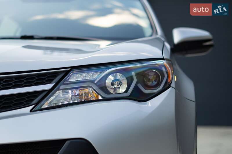 Внедорожник / Кроссовер Toyota RAV4 2015 в Киеве
