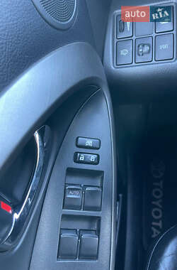 Позашляховик / Кросовер Toyota RAV4 2010 в 