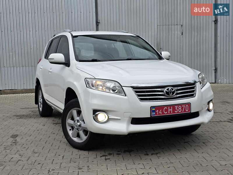 Внедорожник / Кроссовер Toyota RAV4 2011 в 
