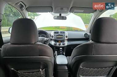 Внедорожник / Кроссовер Toyota RAV4 2011 в 
