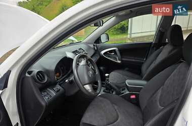 Внедорожник / Кроссовер Toyota RAV4 2011 в 