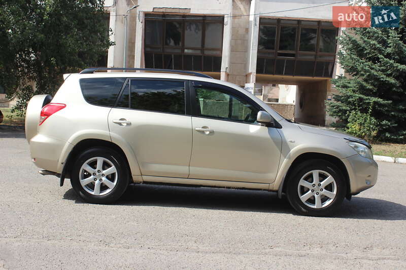 Внедорожник / Кроссовер Toyota RAV4 2007 в Днепре