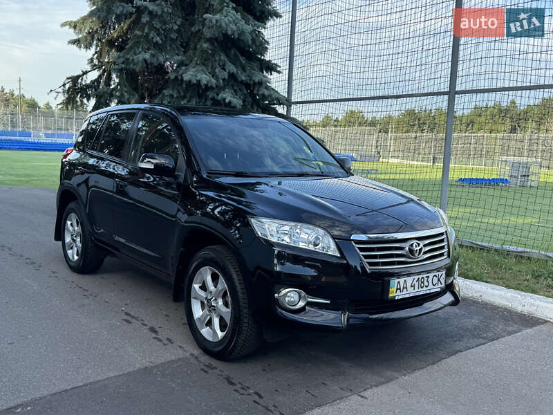 Внедорожник / Кроссовер Toyota RAV4 2011 в 