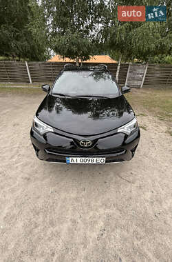 Позашляховик / Кросовер Toyota RAV4 2018 в 