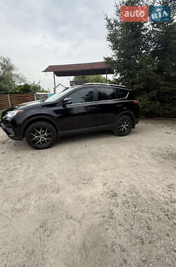 Позашляховик / Кросовер Toyota RAV4 2018 в 