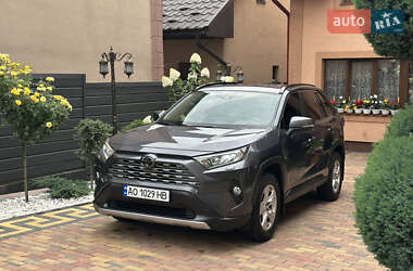 Внедорожник / Кроссовер Toyota RAV4 2021 в Тячеве