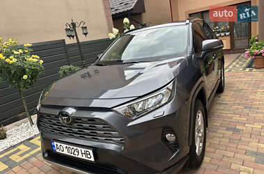 Позашляховик / Кросовер Toyota RAV4 2021 в Тячеві