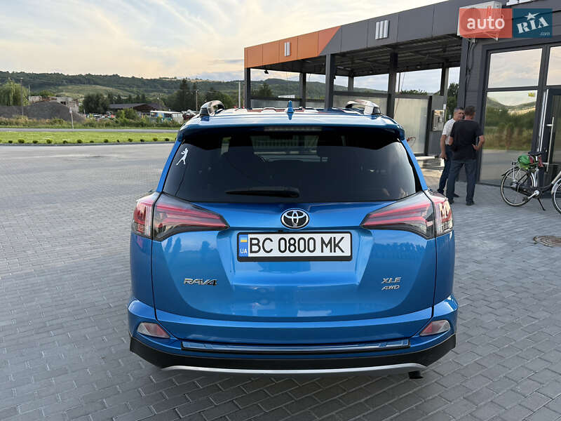 Внедорожник / Кроссовер Toyota RAV4 2017 в Золочеве