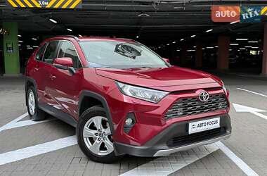 Внедорожник / Кроссовер Toyota RAV4 2019 в Киеве