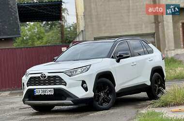 Внедорожник / Кроссовер Toyota RAV4 2019 в Киеве