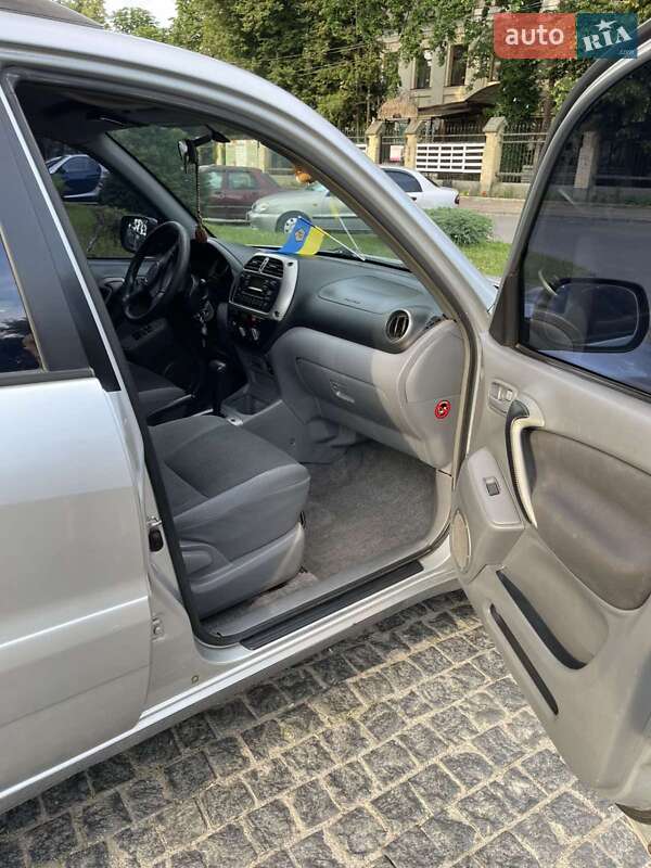 Внедорожник / Кроссовер Toyota RAV4 2002 в Фастове